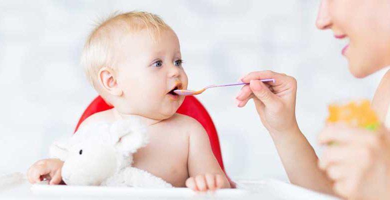 چند نکته در مورد حواشی تغذیه کودک از تولد تا شش ماهگی