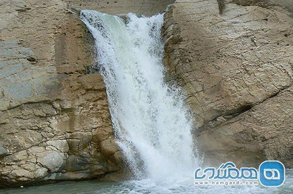 آبشار توف نمکی یکی از جاذبه های طبیعی استان خوزستان است
